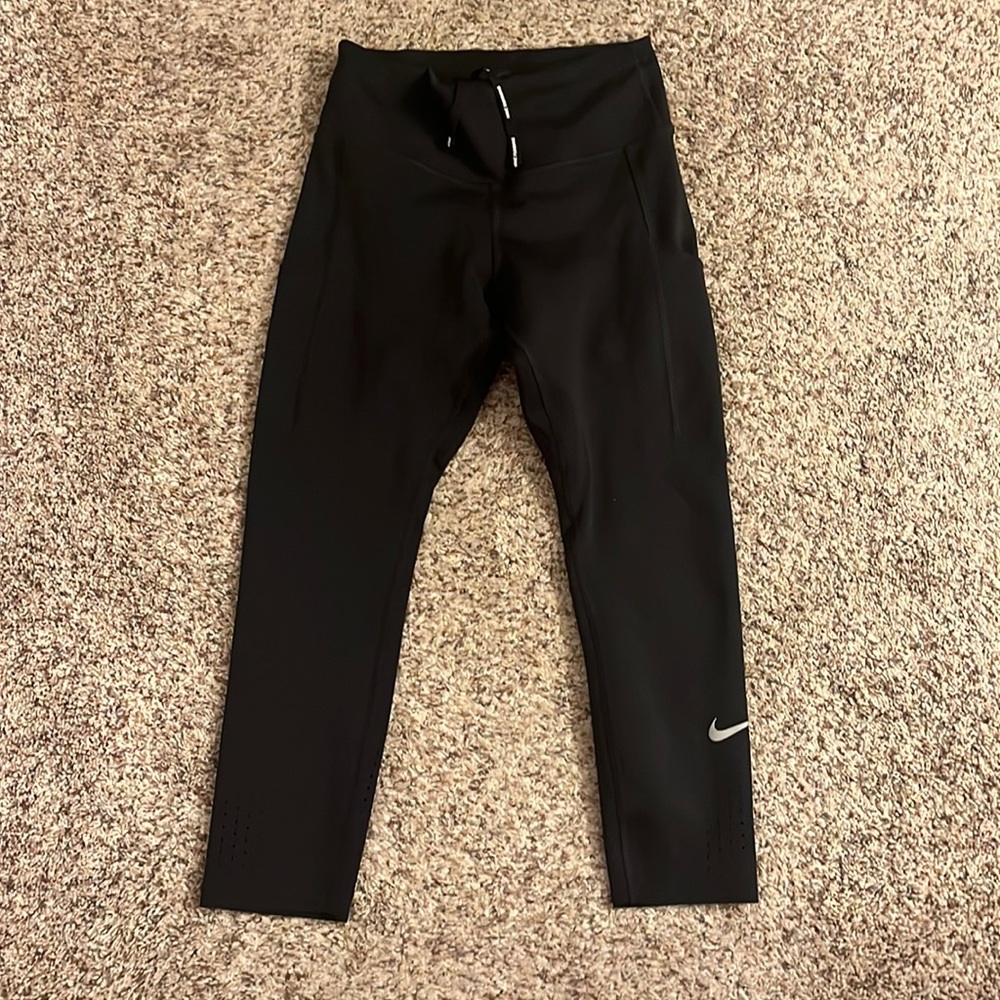 Nike women’s running capri with pockets